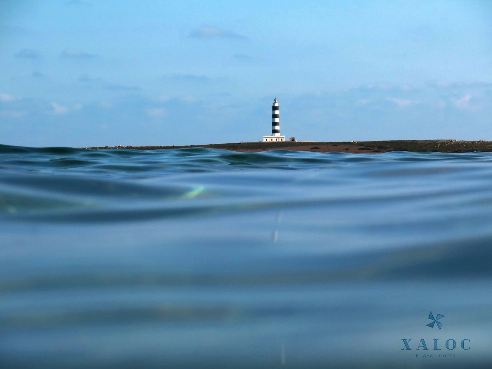 Rodeado de la brisa marina de Punta Prima